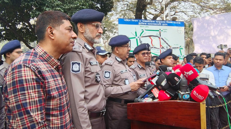 একুশে ফেব্রুয়ারি ঘিরে কোনো নিরাপত্তা শঙ্কা নেই : ডিএমপি কমিশ