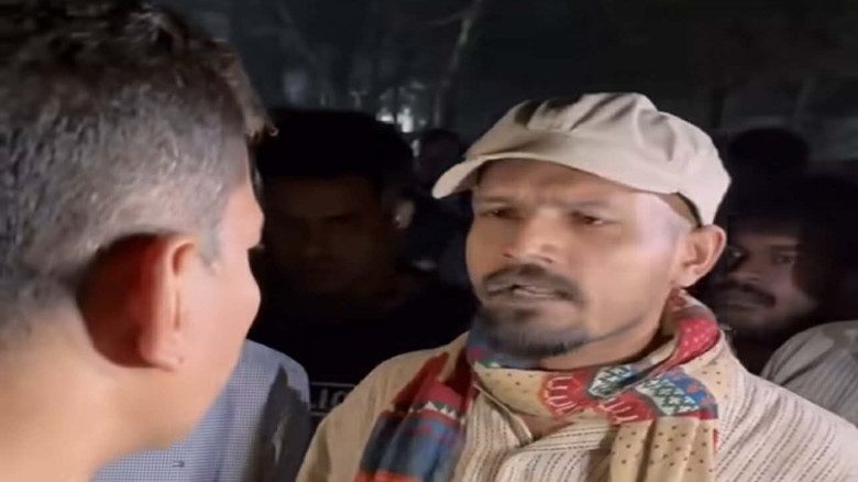 ঢাবিতে ছাত্রনেতার ওপর হামলার প্রতিবাদে মানববন্ধন