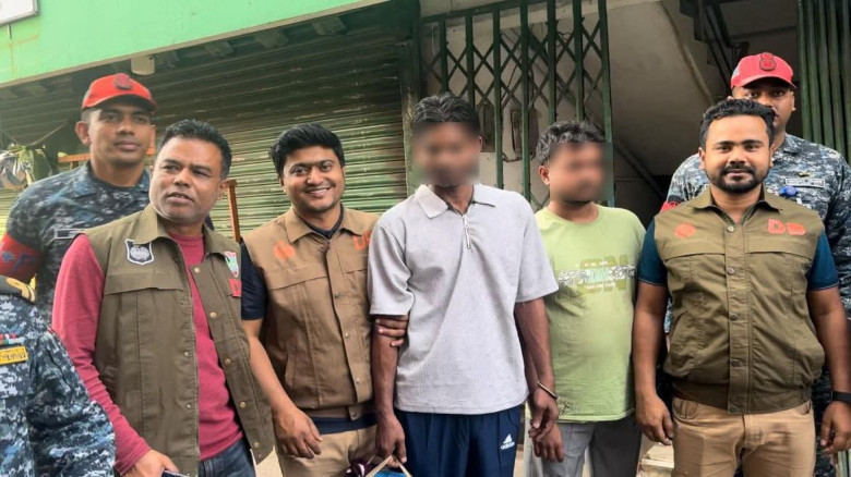 মনিরামপুর থানার চাঞ্চল্যকর ও ক্লু-লেস আরিফ হত্যা মামলার রহস্য উদঘাটন প্রধান আসামীসহ আটক দুই