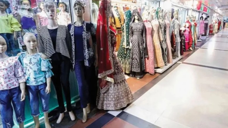 দুর্গাপূজার সময় শপিং মল ও দোকানপাট রাত ১০টা পর্যন্ত খোলা থাক